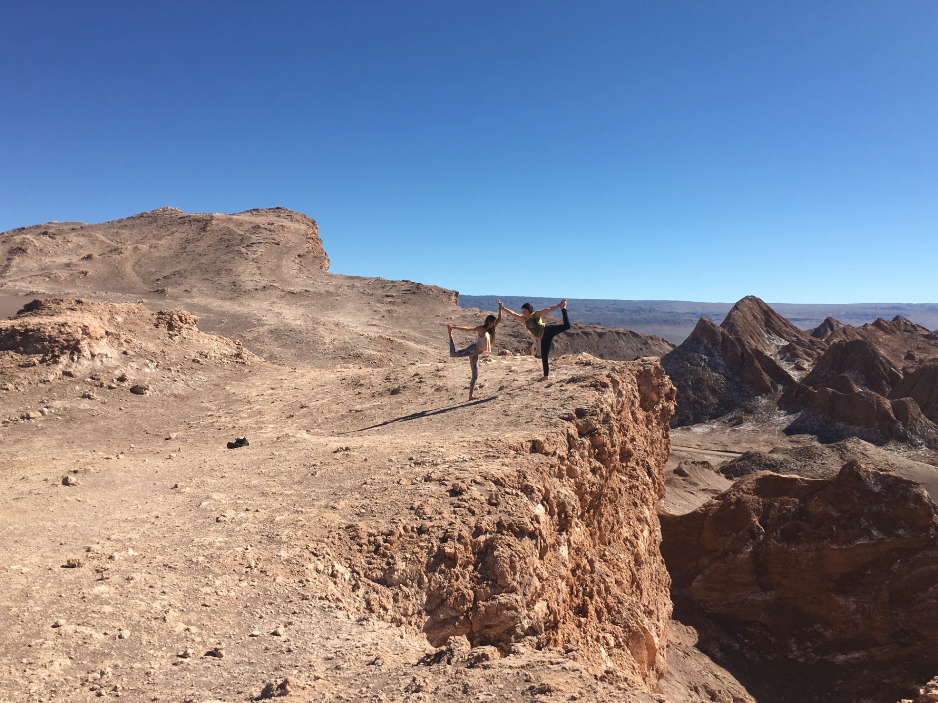 Cuando queremos practicar yoga en un lugar especial, simplemente recorremos un poco más allá de lo que conocemos y descubrimos lugares que también se transforman en especiales para nosotros